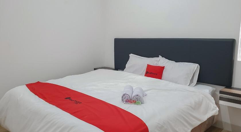 RedDoorz near Istana Plaza 3 – Pamoyanan, Bogor Selatan, Bogor, ID