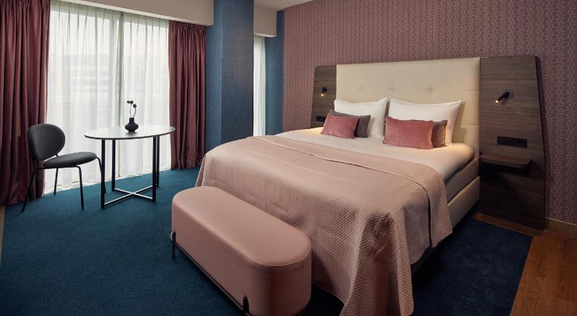 Image of Deluxe Family Room 0