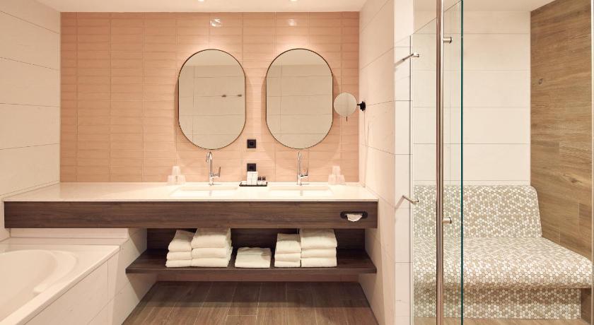 Image of Deluxe Family Room 2