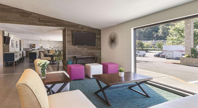 La Quinta Inn & Suites by Wyndham Portland NW