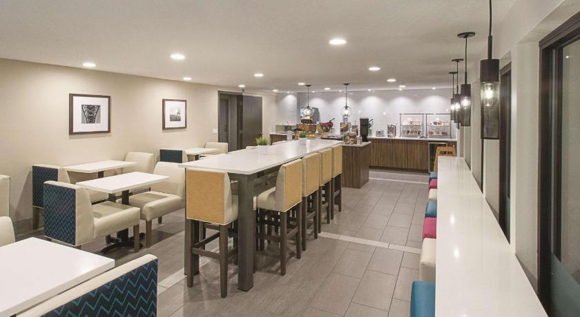 La Quinta Inn & Suites by Wyndham Portland NW