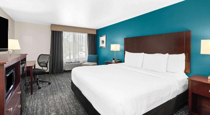 La Quinta Inn & Suites by Wyndham Portland NW