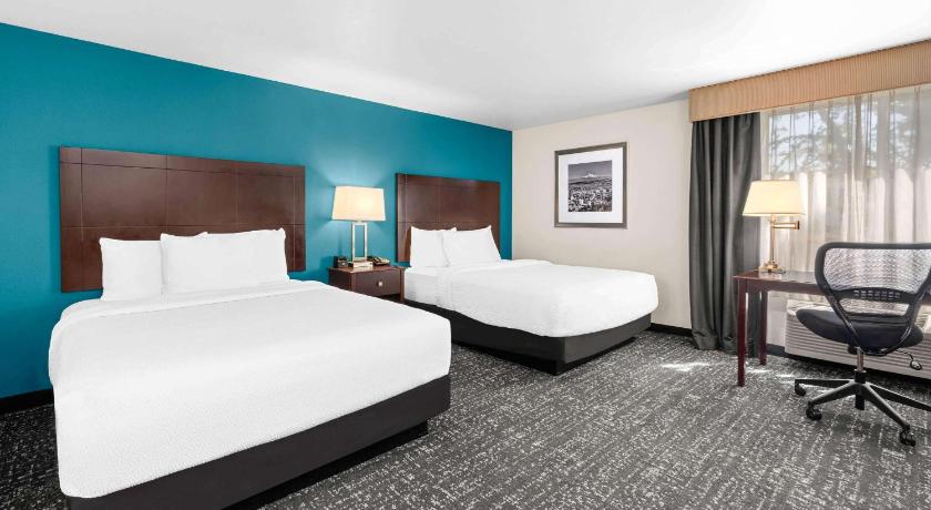 La Quinta Inn & Suites by Wyndham Portland NW