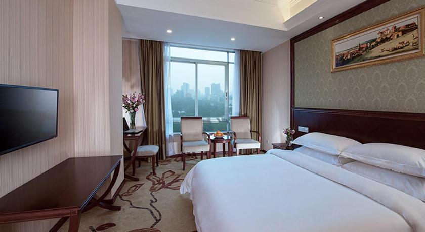 Photos of Vienna Classic Hotel Guangzhou Shaheding Metro Station · Stays