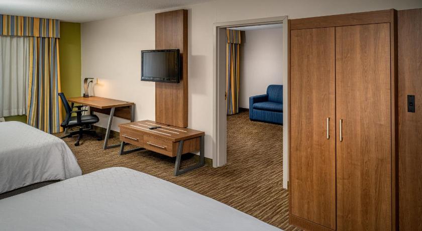 パイクビル (KY) Holiday Inn Express and Suites Pikeville By IHG 2つ星 ホテル プール