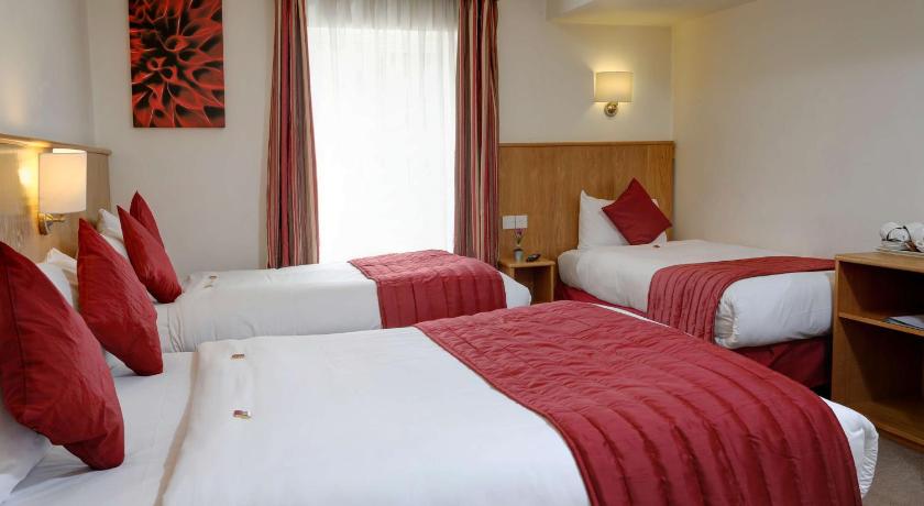 Image of Standard Room with One Double Bed and One Single Bed - Non-Smoking 0
