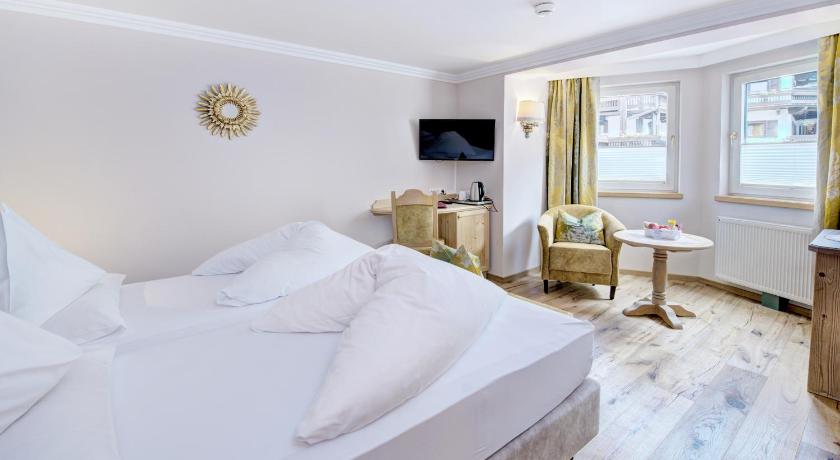 Image of Standard Family Room 3