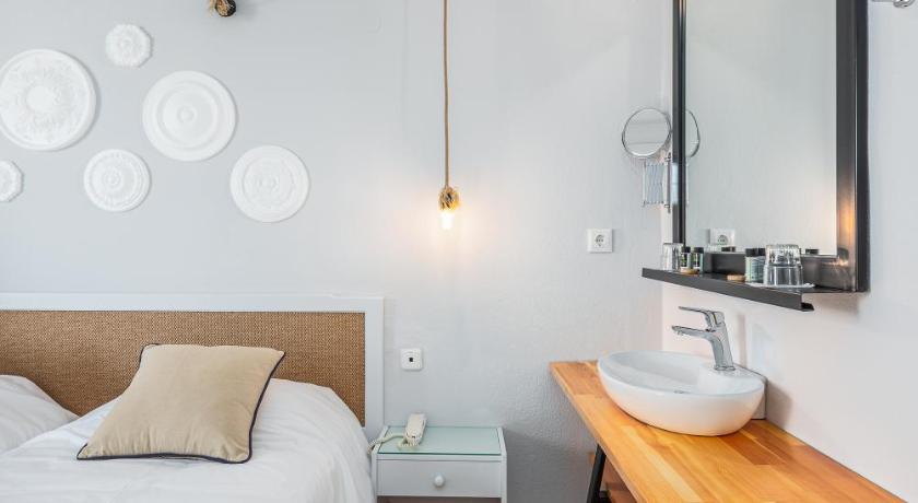 Image of Elegant Sea View Double or Twin Room 9