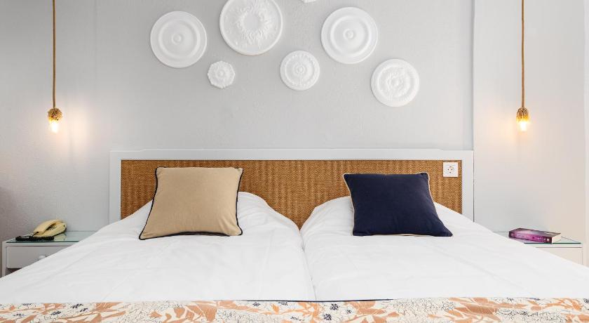Image of Friends & Family Sea View Room 5