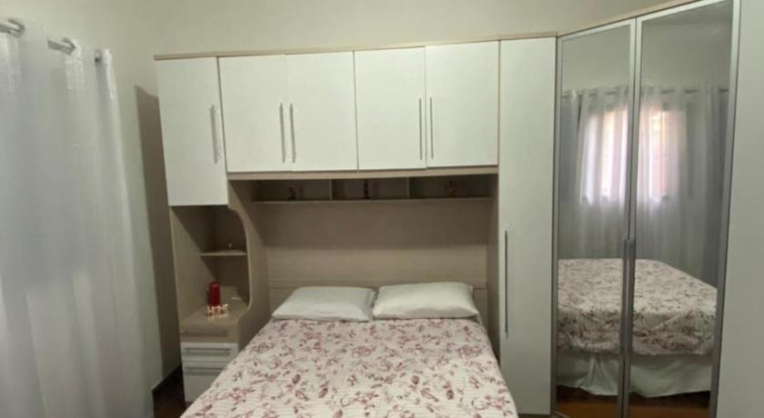 a bedroom with a bed and a dresser, Hostel Comfort Airport Dutra e Shopping in Guarulhos