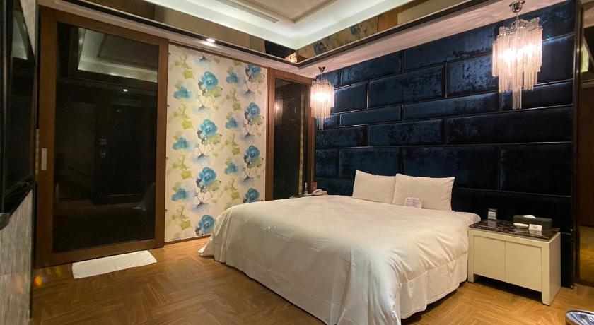 Image of Standard Double Room Check-In After 6:00 PM, Check-Out Before 11:00 AM - Non-Smoking 13