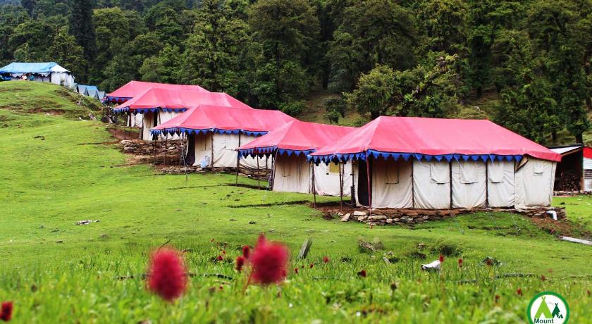 Chopta Mount Holiday Camp &amp; Resort — Hotel in Duggal Bittha