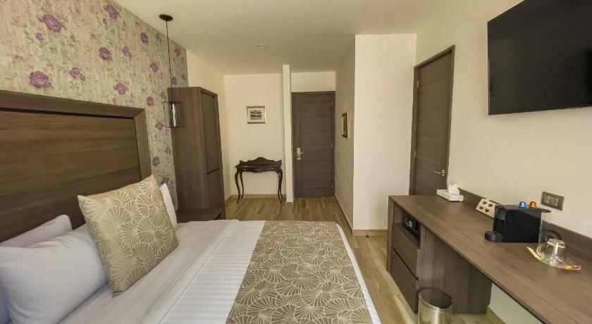 Parral 14 Boutique Hotel photo
