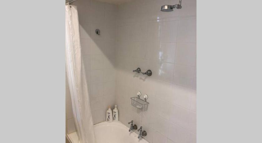East Melbourne City Studio - Amazing Location & Sunny Charm photo