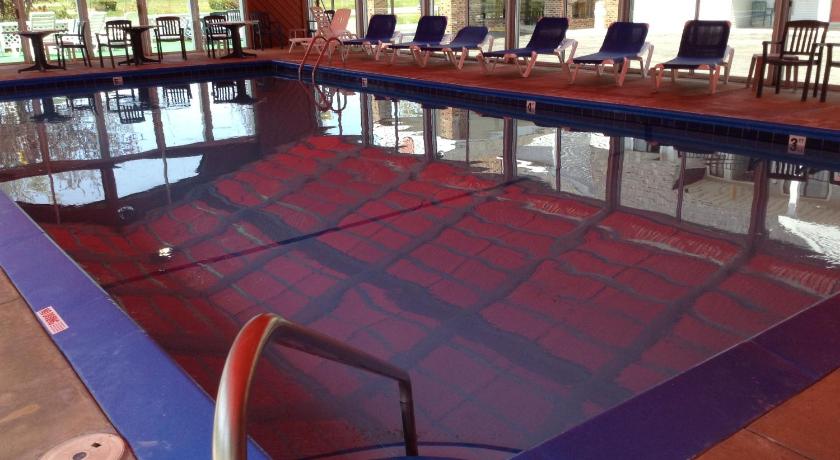 Days Inn by Wyndham Mackinaw City - Lakeview photo