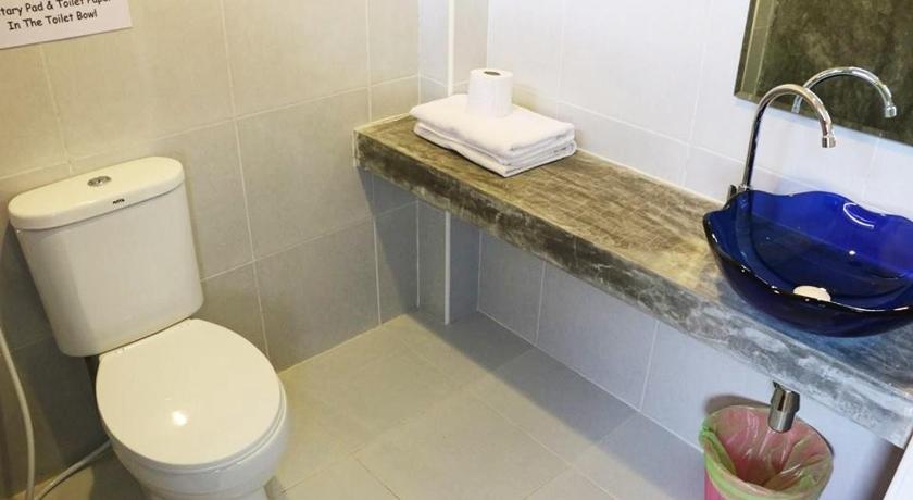 Image of Standard Pool View 16