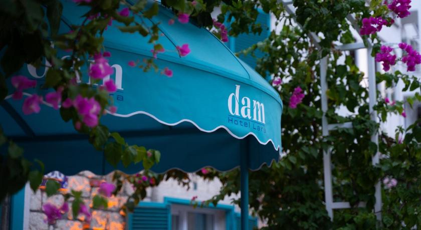 DAM HOTEL LARA