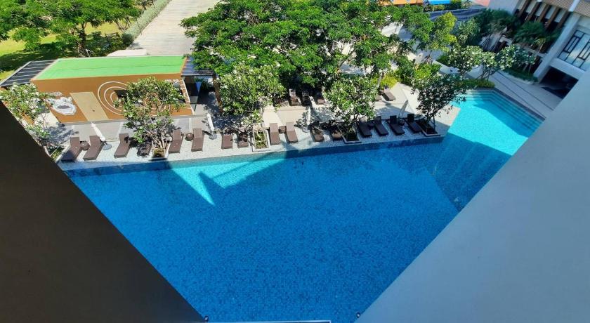 Image of Suite Pool View 9