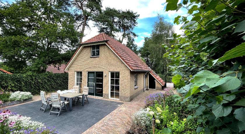 Luxe vakantie woning in het Lunterse bos — Hotel in Ede