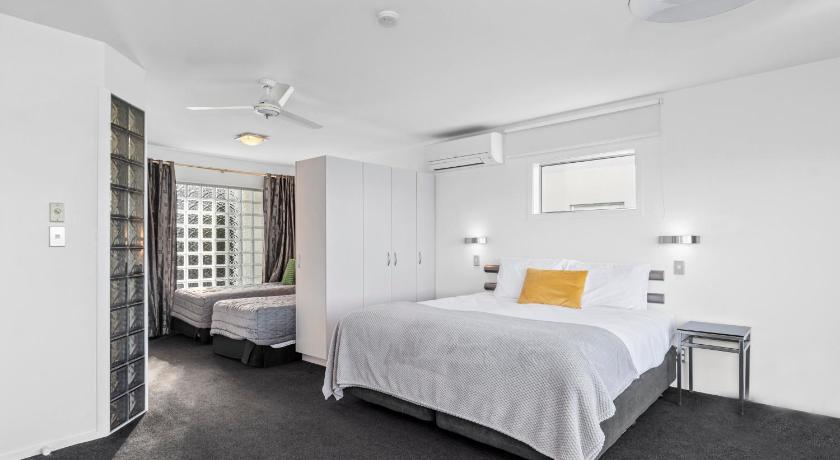 Image of Executive Waterfront King Suite with Patio 10