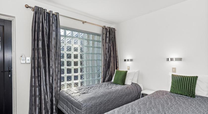 Image of Executive Waterfront King Suite with Patio 17