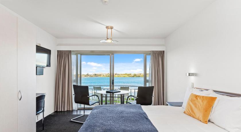 Image of Executive Waterfront Queen Suite with Patio 0