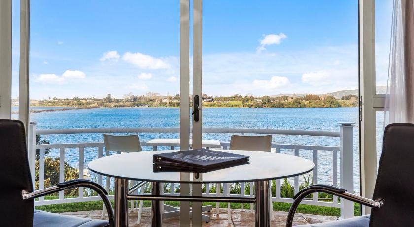 Image of Executive Waterfront King Suite with Patio 12