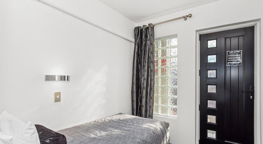 Image of Executive Waterfront Queen Suite with Patio 16