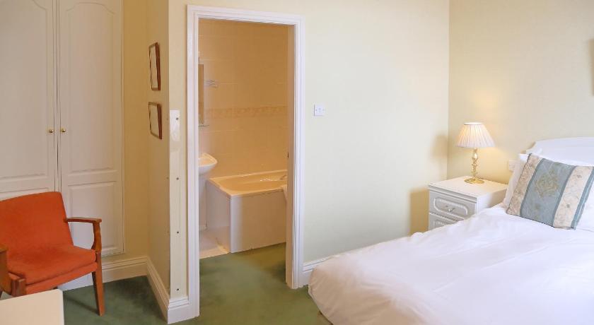 Saxonville Hotel photo