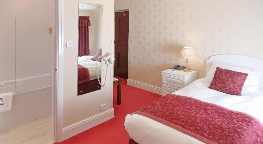 Saxonville Hotel photo