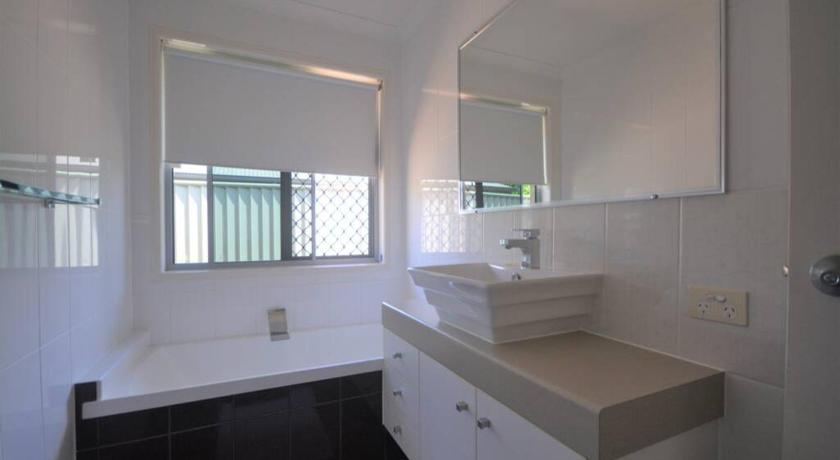 Home away from home - Modern luxury in central Bundaberg photo