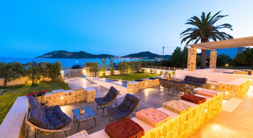 Steleni Seaside Suites