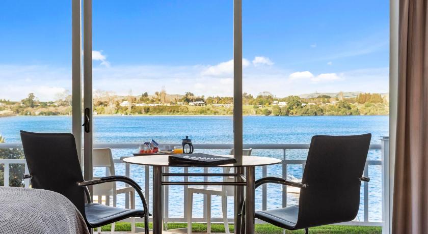 Image of Executive Waterfront King Suite with Patio 3