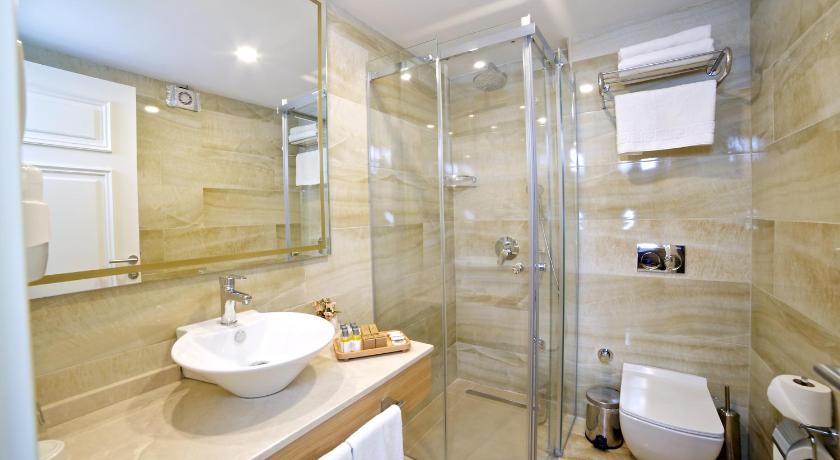 Image of Deluxe Triple Room 4