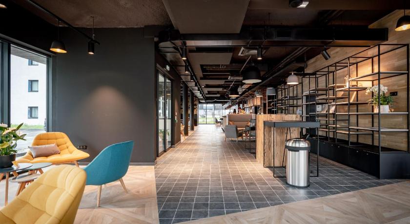 Petit-Foret ibis Styles Valenciennes Petite Foret 3-Star Hotel pool