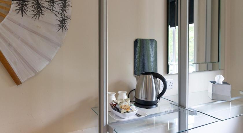 Image of Superior King Suite 12