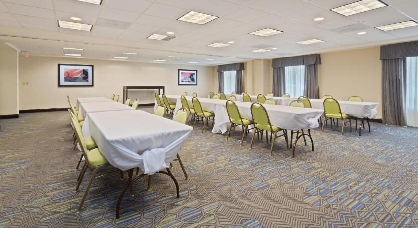 Holiday Inn Express Hotel & Suites Largo-Clearwater