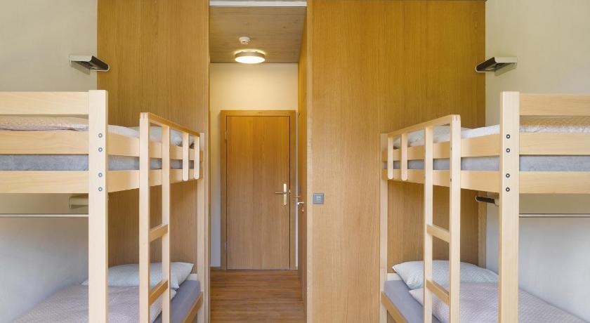 Фото: Четырехместный номер с душем (Quadruple Room with Shower) 6