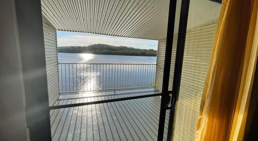 De Lago Resort On Lake Bennett photo