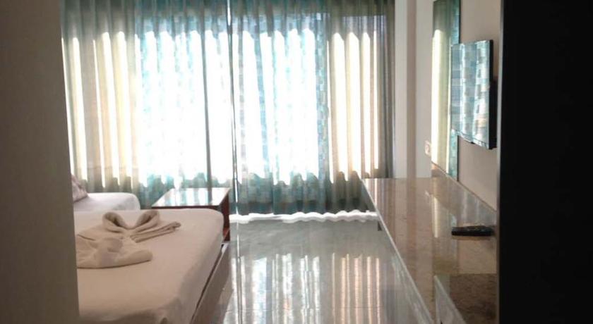Image of Deluxe Room Garden View 9