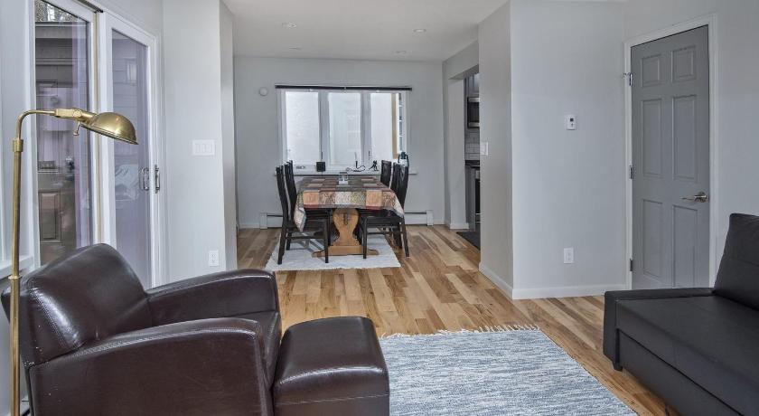 4112 Spruce Way Condo photo