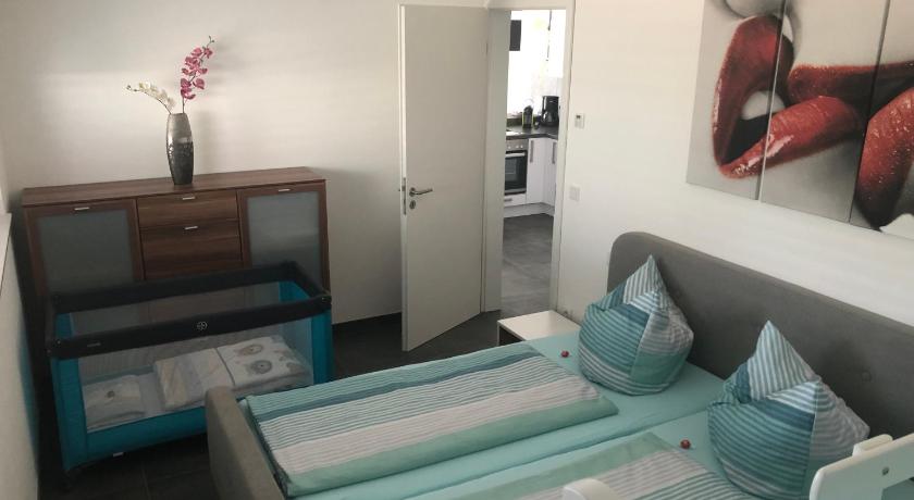 Moderne Ferienwohnung mit Terrasse und Garten photo