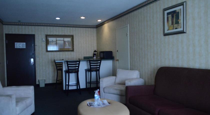 Rodeway Inn & Suites