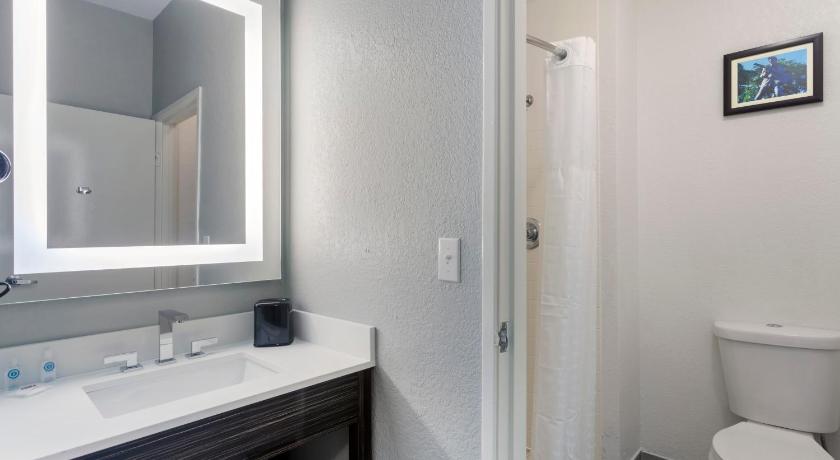 Comfort Inn & Suites photo