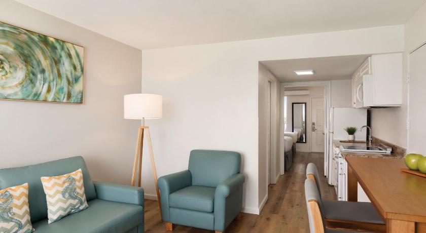 Image of 2 Double Beds-1 Bedroom Suite-Non Smoking 5