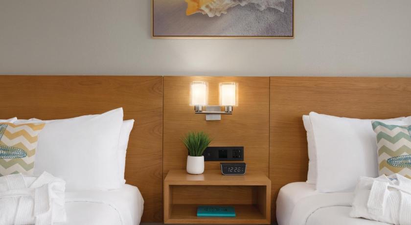 Image of 2 Double Beds-1 Bedroom Suite-Non Smoking 10