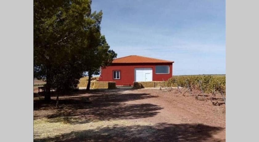 Casita de campo con vistas a una laguna