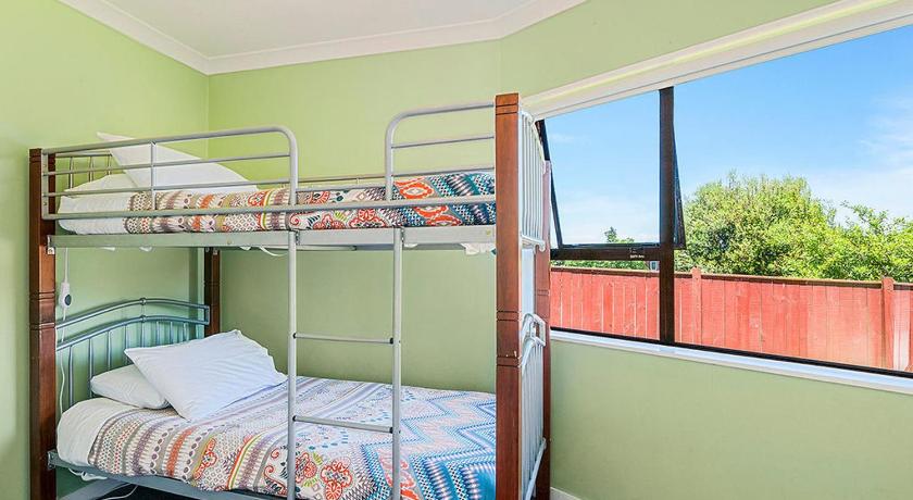Acacia Bay Getaway - Lake Taupo Holiday Home photo