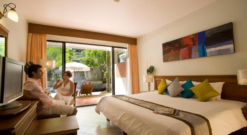Deluxe kilátással a medencére (Deluxe Pool View) fotója 5