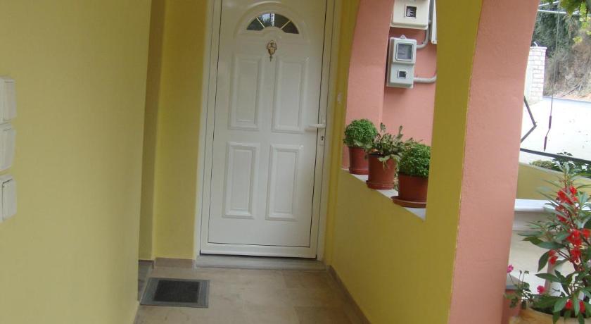 Image of Studio (2 Adults) 12